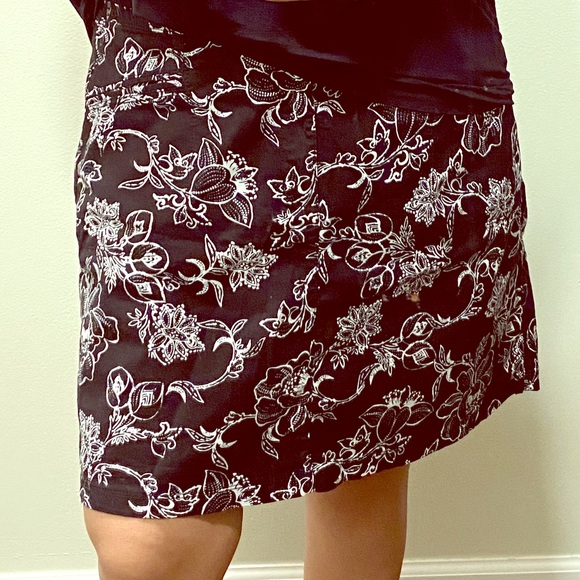 Mini floral skirt with attached shorts - Picture 1 of 7